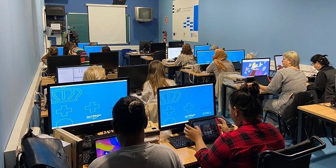 Más de una veintena de mujeres participan en As Pontes en un curso de