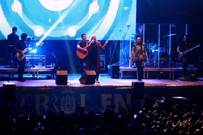 Todo un éxito de Camela en las fiestas de Ferrol La Plaza de Armas