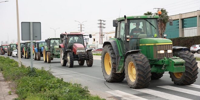 Organizaciones Agrarias Gallegas Convocan Una Decena De Tractoradas