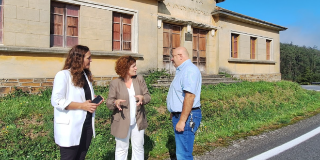 La subdelegada del gobierno visitó en Mañón el Escolar de Freitido que